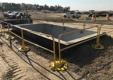 Collapsible & folding guardrail 14. Portable and Temporary Safety Railing Systems for Construction