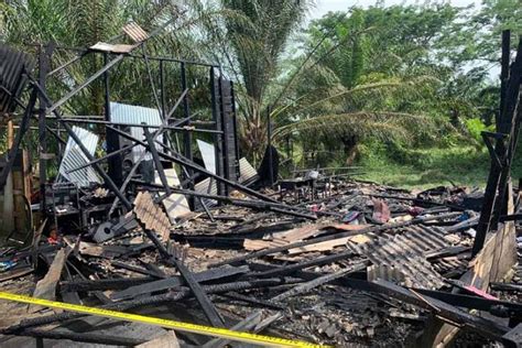Rumah Berkonstruksi Kayu Di Aceh Utara Hangus Terbakar Antara News Aceh