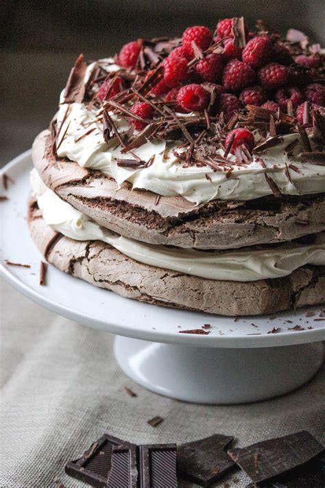 The name comes from the ballerina, anna pavlova, who was performing around the world in 1926 and made a stop in the land. Pavlova With Meringue Powder : Pavlova Meringue Cake Dessert Made With Strawberries, Kiwi ...