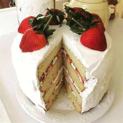 Strawberry White Cake With Whipped Cream Frosting Cute Desserts