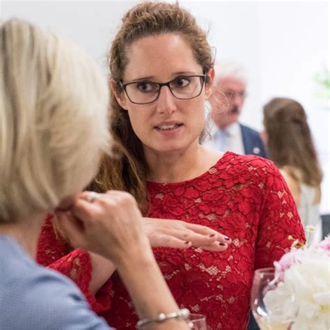 It serves commercial customers and financial institutions in austria and central and eastern europe through its network of subsidiary banks, leasing companies and. Betty B. Gartner - Immobilien-Marketing - Raiffeisen Bank ...