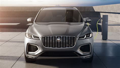 It is fundamental in providing customers with highly desirable vehicles, giving them experiences they love, for life. Jaguar F-Pace Plug-in-Hybrid bestellbar (Bilder) - ecomento.de