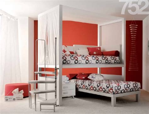Letto a castello in legno con 1 scaletta in stile moderno. Letto Baldacchino a castello: romantico e moderno