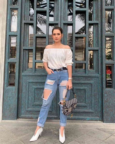 Umur 26 tahun) adalah aktris dan penyanyi berkebangsaan indonesia. (foto: instagram/judits29)