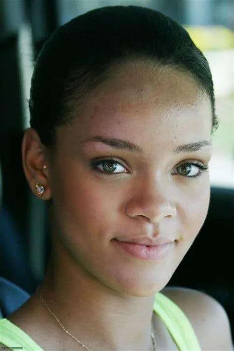 9 pictures of rihanna without makeup that make her only girl in the world