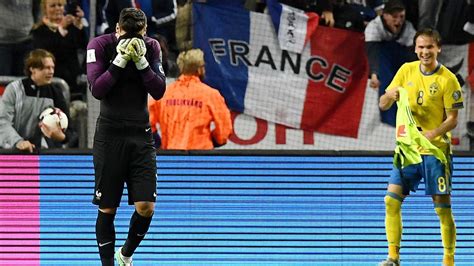 France international goalkeeper hugo lloris, argentine goal machine lisandro lloris: Patzer von Hugo Lloris: Frankreich verliert gegen Schweden ...