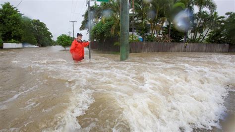 Hochwasser In Australien Deutsche Touristen Mit Hubschrauber Gerettet