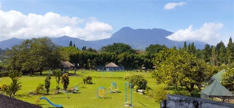 Villa alami dengan konsep bangunan pedesaan yg menyatu dengan alam. Sewa villa Cisarua puncak, hotel, resort & outbound - Home ...