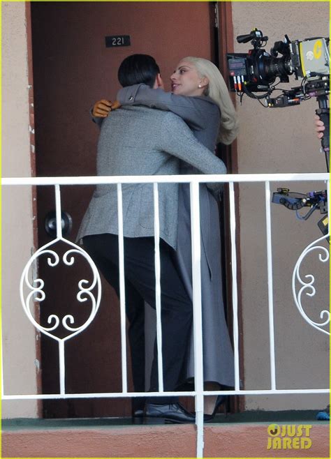 Lady Gaga Makes Out With Finn Wittrock On Ahs Hotel Set Photo 3505143 American Horror