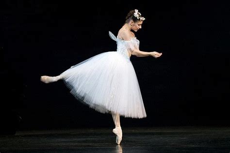 Royal Ballet Star Romanias Alina Cojocaru Gives Charity Performance