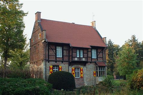 Haus über kopf, haus am kopf, verrücktes haus, edersee, bispingen, lüneburger heide, centerparcs, snowdome, toppels, wertheim, umgedrehtes haus. Haus Bisping bei Rinkerode im Münsterland (Westfalen) Foto ...