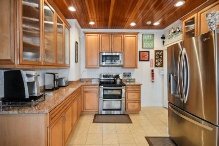 Starmark cabinetry locations in falmouth, ma: Falmouth Cape Cod vacation rental - Renovated kitchen with ...