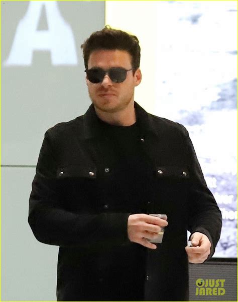 Bodyguard Star Richard Madden Arrives In London Photo 4176883 Pictures Just Jared