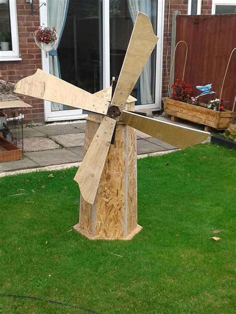 Here are free plans on how to build a before you cut your boards first determine how tall you want your windmill to be. Handmade Windmill From Recycled Wood • 1001 Pallets