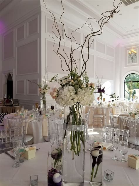 Hydrangea Centerpiece With Curly Willow Hydrangea Centerpiece Hydrangeas Wedding Table
