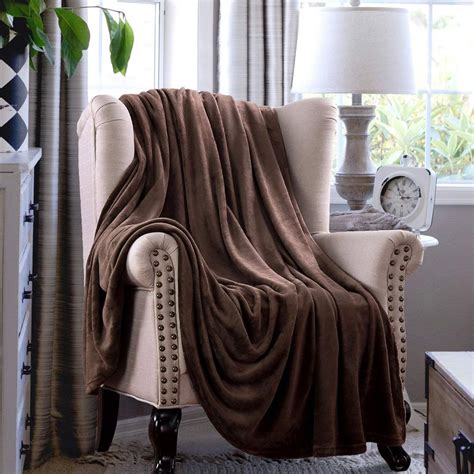 10 Decorative Throw Blankets For Sofas That Look And Feel Good