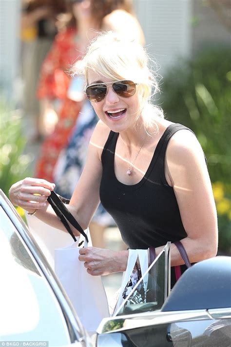 Anna Faris Shows Off Her Quirky Style In Breezy Floral Mini Skirt
