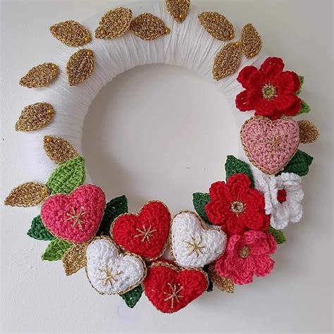 crochet christmas wreath with flowers and hearts free pattern annie design crochet