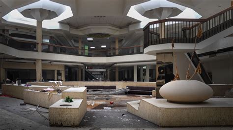 Worlds Largest Mall Now Abandoned Might Become New Amazon