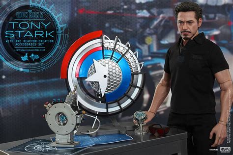 Hot Toys Tony Stark With Arc Reactor Creation 16th Scale Set — Geektyrant