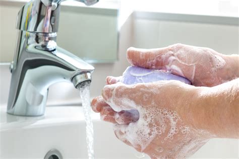 Razbijen jedan od mitova vezanih za pranje ruku i koronu | Glas Kotor ...