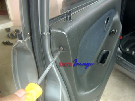 Cara membuka pintu kereta yang terkunci dari dalam. tacra's diy garage: Door Trim Removal (Viva & Wira)