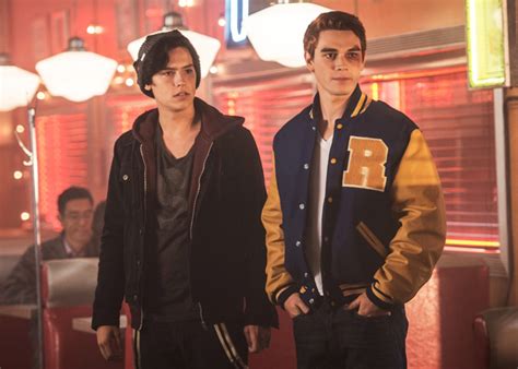 A character comparison of himself against his boyfriend jughead jones, who is better. The CW's Riverdale based on the Archie comics, reviewed.