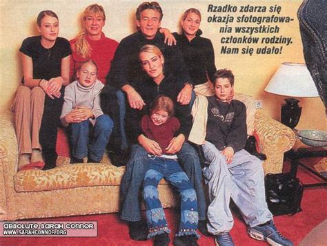 Tchibo was founded in 1949 in hamburg by max herz and carl tchilinghiryan, and still maintains its headquarters in the north of the city.the name tchibo is an abbreviation for tchiling and bohnen (coffee beans). Wie gut kennst du Sarah Connor, Mary-Kate und Ashley Olsen?