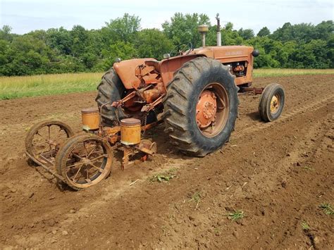 Allis Chalmers D17 Pulling A 2 Row Planter Old Tractors Chalmers