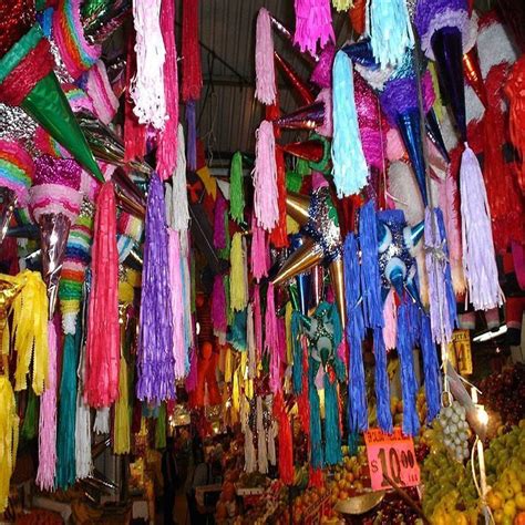 Piñatas en mercado tradicional mexicano homify