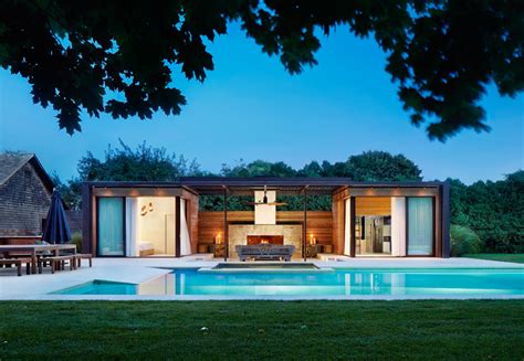 Icrave Mixes Cedar And Steel To Create This Modern Hamptons Pool House