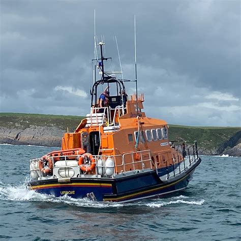 Rnli volunteer lifeboat crew from across ireland took part in today's (sunday 27 march 2016) easter 1916 centenary commemoration which saw over seven hundred members of the irish emergency. Courtmacsherry RNLI Lifeboat rescues 2 Kayakers off ...