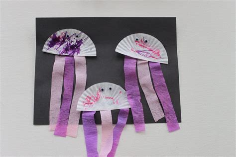 Handprint crafts document a little one's size and make a cute keepsake! Playing House: Beach Crafts - Part II