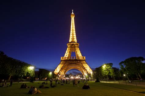 Gather fun facts about the eiffel tower and nearby landmarks from your bilingual tour guide (english & french). Eiffel Tower - Paris (France) - World for Travel