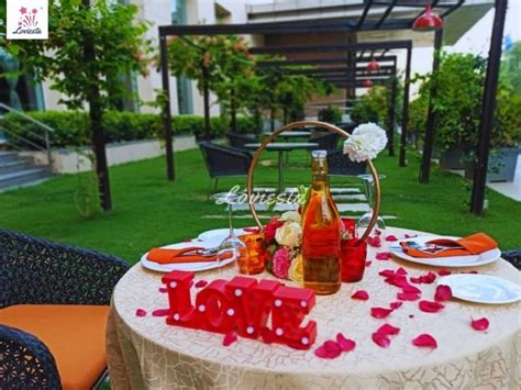 loviesta brings you the most romantic outdoor candlelight dinner at hyatt place udyog vihar