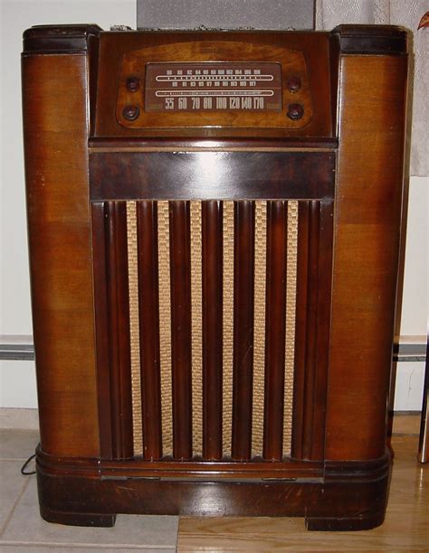 Philco 47 1227 Floor Model Phonograph And Radio