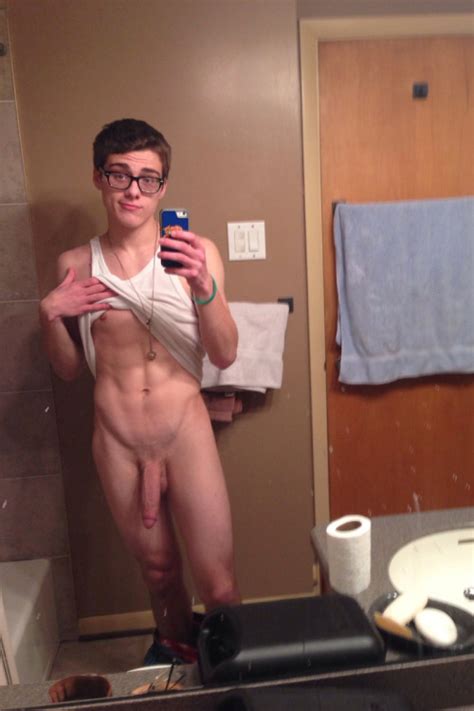 Sfbarefeet The Naked Selfie Snap Away Guys