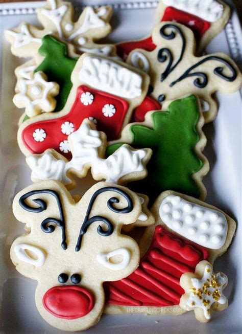 Bust out of the boring, and get creative for your next christmas cookie decorating party. 829982f9cdb8b2a944b35a6406c5202e.jpg 725×1,000 pixels (With images) | Christmas cookies ...