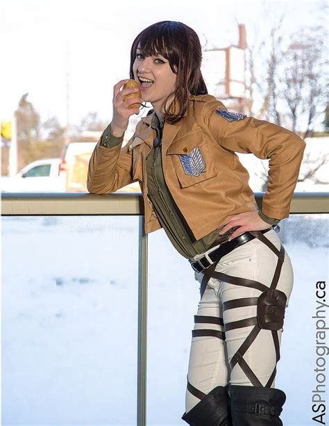 Sasha Braus From Attack On Titan At Con G 6 Season Finale Comic Con Cosplay Best Cosplay
