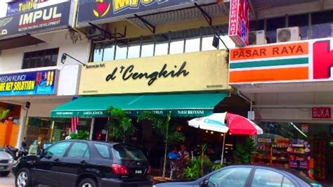 Pergi sahaja restoran melayu, kita akan dihidangkan dengan 1001 lauk pauk yang memukau hati. Tempat makan menarik di Kuala Lumpur? Sedap sangat! 20 ...