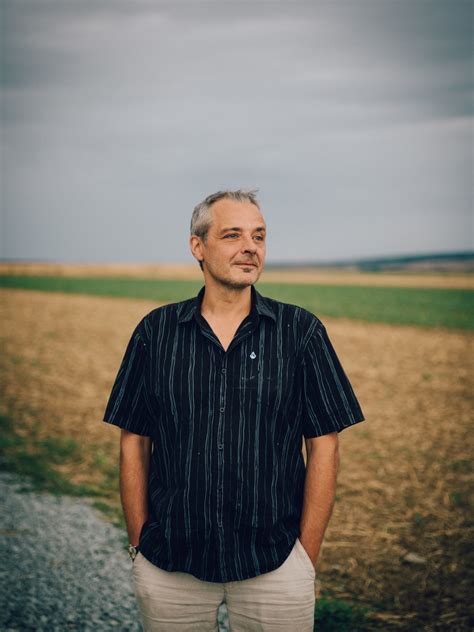He is a writer and actor, known for die 4 da (2007), wie man leben soll (2011) and die kranken. Biografie: Thomas Maurer - Österreichisches Kabarettarchiv