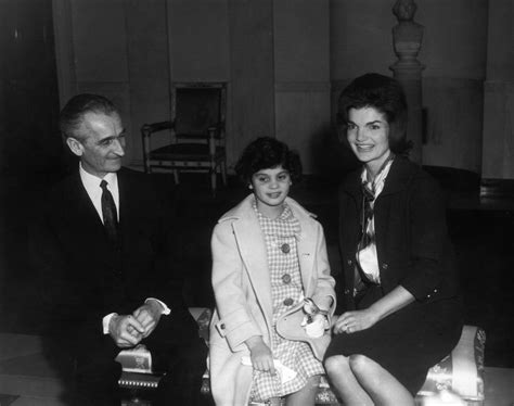 Galler, merthir tydfil'in yerlisi olan jane, doğanın tek aşkıydı. First Lady Jacqueline Kennedy (JBK) with Chrysanthemis ...