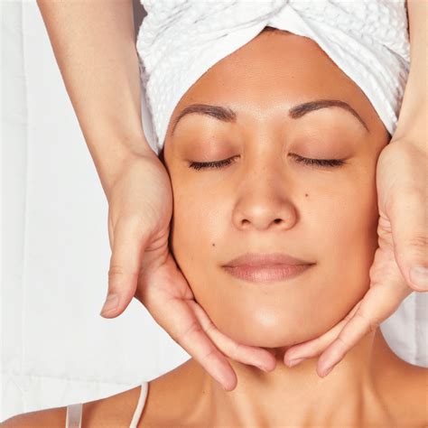 Guide To Facial Massage Benefits Step By Step Techniques Glo Facial By Geneo