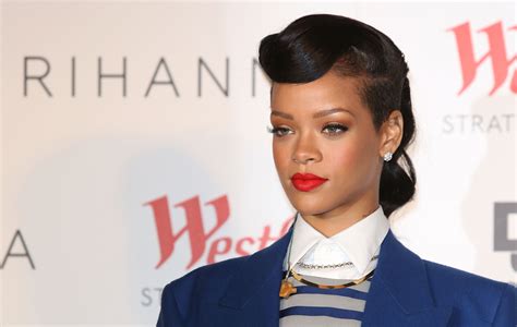 Woman Allegedly Gets Herpes At Rihanna Concert Can Virus Be Spread
