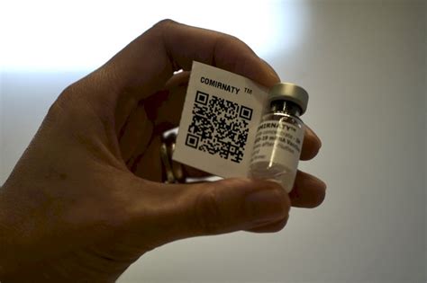面對全球嚴峻的疫情，大家都把希望寄託在 疫苗 上，台灣近來也積極施打疫苗，不過 香港 卻出現「疫苗過剩」的情況，香港政府站出來呼籲民眾儘早接種，也表. 外媒報導上海復星願賣BNT疫苗給台灣 陳時中：沒收到訊息 - 新聞 - Rti 中央廣播電臺