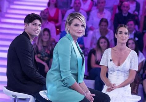 Verissimo anticipazioni gli ospiti della puntata di oggi sabato 30 novembre su canale5 alle 16.00 conduce silvia toffanin Verissimo, Niccolò Bettarini racconta: "Vedere mamma e ...
