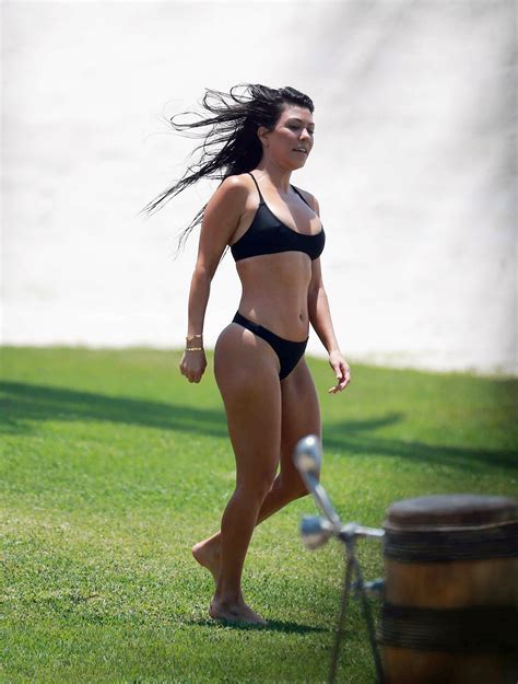 Kourtney Kardashian Sexy And Fappening 25 Photos