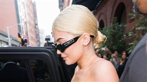 kylie jenner makes the case for growing out your roots vogue