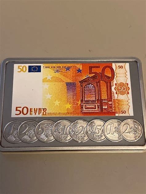 Hält man den zwanziger gegen das licht, wird es durchsichtig, und man sieht von beiden seiten ein porträt der europa. 50 Euro Cent (1st map) - Italy - Numista