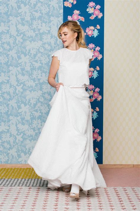 We did not find results for: Trägerloses Hochzeitskleid mit besonderer Kügelchenspitze ...